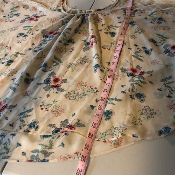 LC Lauren Conrad Floral Bat Wing Blouse | medium - Picture 9 of 10